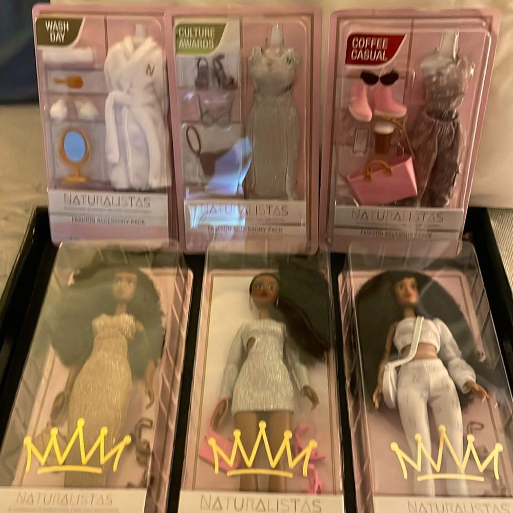 Naturalistas doll and accessories